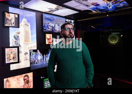 London, England. 30.12.22. Pressevorschau zur Injektion von Hoffnung: Das Rennen um einen COVID-19-Impfstoff im Wissenschaftsmuseum. Injection Hope öffnet heute und erforscht die weltweiten Bemühungen, Impfstoffe in pandemischer Geschwindigkeit zu entwickeln. Mit Werken der Künstler Angela Palmer und Junko Mori zeigen über 100 Objekte die Reaktion auf die Eindämmung ihrer Wirkung. Persönliche Gegenstände von Professor Dame Sarah Gilbert, einer der Schöpfer des Oxford-AstraZeneca-Impfstoffs, Und Dr. Elisa Granato, die erste Freiwillige, die in der klinischen Studie des COVID-19-Impfstoffes in Oxford geimpft wurde. Kredit: SMP News / Alamy Live News Stockfoto