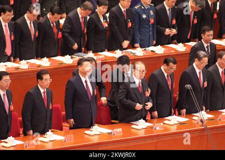 Der 19.. Nationalkongress der Kommunistischen Partei Chinas wird in der Großen Halle des Volkes in Peking eröffnet. Das Bild zeigt (von links) Zhang Dejiang, Hu Jintao, Xi Jinping, Jiang Zemin, Li Keqiang, Und Yu Zhengsheng, bei der Versammlung. OKTOBER 17 SCMP/SIMON SONG **NICHT FÜR WERBEZWECKE*** Stockfoto