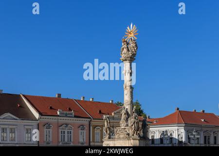 Die Pestsäule (Coloana Ciumei), auch bekannt als Heiliges Dreifaltigkeitsdenkmal, ist ein barockes Denkmal, das sich 1740 auf dem Union Square von Timisoara (Piata Unirii) für CO befand Stockfoto