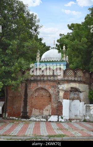 Grab von Gebanshah Pir Dargah in der Nähe des Kankaria Sees, vertikale Sicht, Ahmedabad, Gujarat, Indien Stockfoto