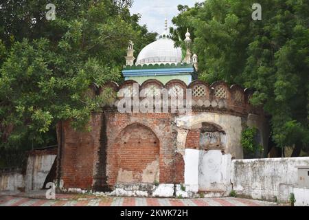 Grab von Gebanshah Pir Dargah in der Nähe des Kankaria Sees, Horizontalblick, Ahmedabad, Gujarat, Indien Stockfoto