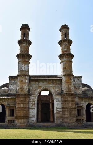 Kevda Masjid mit zwei Minaretten, in Stein und Schnitzereien bauten Details der Architektur wurde ein islamisches Denkmal von Sultan Mahmud Begada 15. - 16. erbaut Stockfoto