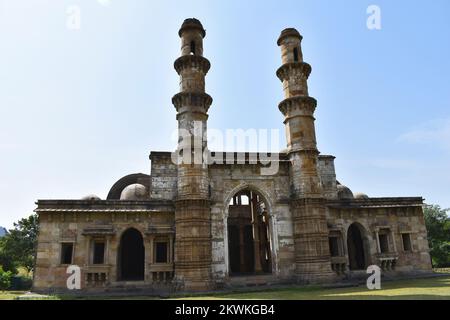 Kevda Masjid, Fassade, mit Stein und Schnitzereien, Details der Architektur, ein islamisches Denkmal wurde von Sultan Mahmud Begada aus dem 15.. Bis 16.. Jahrhundert erbaut. Stockfoto