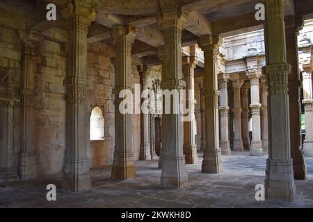 Kevda Masjid, erbaut in Stein und Schnitzereien von architektonischen Säulen, ein islamisches Denkmal wurde von Sultan Mahmud Begada aus dem 15.. Bis 16.. Jahrhundert erbaut. Stockfoto