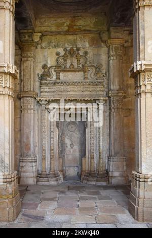 Kevda Masjid, der Ort von Imam, erbaut in Stein und Schnitzereien Details der Architektur, ein islamisches Denkmal wurde von Sultan Mahmud Begada 15. - 16t erbaut Stockfoto