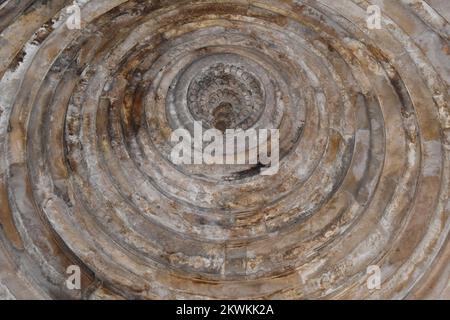 Kevda Masjid, Hauptkuppel, erbaut in Stein und Schnitzereien Details von architektonischen Säulen, ein islamisches Denkmal wurde von Sultan Mahmud Begada 15. - 16t erbaut Stockfoto