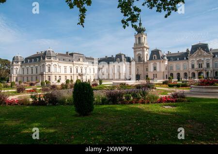 Das Festetics Palace ist ein barocker Palast in der Stadt Keszthely, Zala, Ungarn. Das Gebäude beherbergt jetzt das Helikon Palace Museum. Keszthely Stockfoto