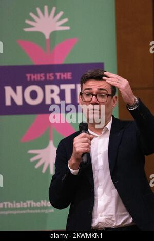 Manchester, 30.. November 2022, Andy Burnham (Bürgermeister von Manchester), an This is the North 2022 Mittwoch, den 30.. November, versammelten sich die „Großen und die Guten“ im Friends Meeting House zur dritten Jahrestagung des Peoples Powerhouse. Zu den Teilnehmern zählten Nazir Afzal (Kanzler der Universität Manchester) und Bev Craig (Leiter des Manchester Council). Ziel der Organisation ist es, „die Nordländer zusammenzubringen, damit sie entscheiden können, wie die Zukunft des Nordens aussehen soll“. Die Veranstaltung dauerte den ganzen Tag. Andy Burnham erklärte: „Wir werden 2023 zum Kampf zurück machen.“ Stockfoto