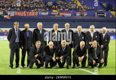 07.09.2012., Maksimir-Stadion, Zagreb, Kroatien - FIFA-Weltmeisterschaft Brasilien 2014, Qualifikatoren, Gruppe A, Runde 1, Kroatien - Mazedonien. Dinamo Zagreb Spieler, die 1967 den Inter-Cities Fairs Cup gewonnen haben. Foto: Igor Kralj/PIXSELL Stockfoto