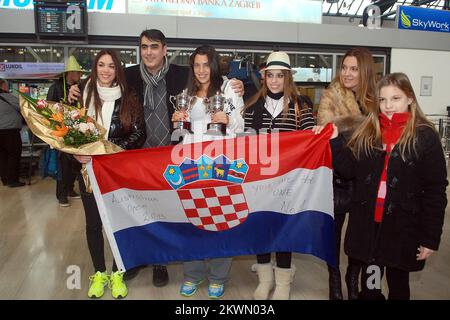 27.01.2013., Kroatien, Flughafen Zagreb, Zagreb - Ankunft des kroatischen Tennisspielers Anne Konjuh, der den australischen Junior OpenMarijo Konjuh, Ana Konjuh, Iris Konjuh, Andreja Konjuh, Antonia Konjuh, Antea Konjuh. Foto: Luka Stanzl/PIXSELL Stockfoto