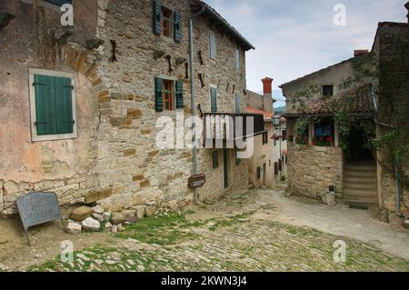 DATEIFOTO - Kroatien als 28.. EU-Mitgliedstaat Hum ist die kleinste Stadt der Welt. Foto: Tomislav Miletic/PIXSELL Stockfoto