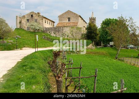 DATEIFOTO - Kroatien als 28.. EU-Mitgliedstaat Hum ist die kleinste Stadt der Welt. Foto: Tomislav Miletic/PIXSELL Stockfoto