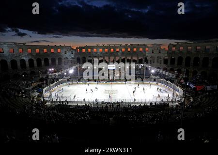 DATEIFOTO - Kroatien als 28.. EU-Mitgliedstaat Pula ist am bekanntesten für die Ruinen der antiken römischen Kultur und ihre architektonischen Errungenschaften. Arena Ice Fever, EBEL League, spielte im römischen Amphitheater in Pula. Foto: Igor Kralj/PIXSELL Stockfoto