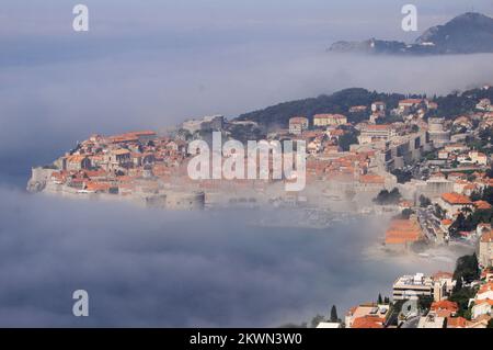 DATEIFOTO - Kroatien als 28.. EU-Mitgliedstaat Dubrovnik ist berühmt für seine Altstadt. Diese Stadt an der Adriaküste hat die meisten Touristenbesuche in Kroatien. Foto: Grgo Jelavic/PIXSELL Stockfoto