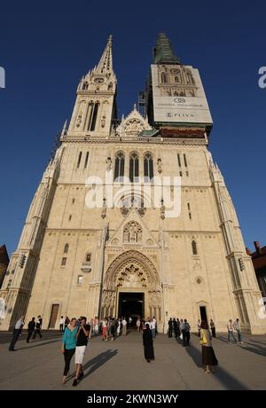 DATEIFOTO - Kroatien als 28.. EU-Mitgliedstaat Zagreb ist die kroatische Hauptstadt und nach Einwohnern die größte Stadt in Kroatien. Historisch gesehen ist Zagreb aus zwei Dörfern in den benachbarten Hügeln gewachsen, Gradec und das Kapitol, das Herz von Zagreb. Kathedrale Von Zagreb. Foto: Jurica Galoic/PIXSELL Stockfoto