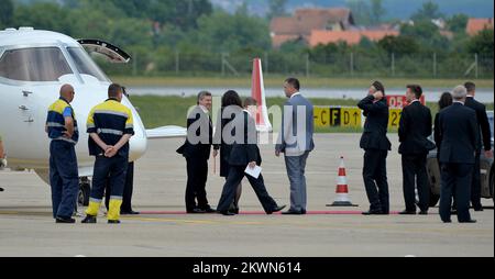 Georgi Ivanov, Präsident Mazedoniens, der anlässlich des Beitritts Kroatiens zum 28.. Mitgliedstaat der Europäischen Union am Flughafen Zagreb eintrifft. Stockfoto