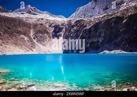 see 69 in Cordillera Blanca mit schneebedeckten Anden, Ancash, Peru Stockfoto