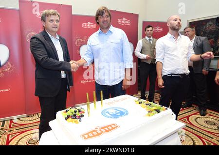 08.02.2013., Zagreb - in der Emerald Hall des Hotels Esplanade fand eine Pressekonferenz statt, in der das KHL Centar ein neues Team präsentiert und ein Sponsoring-Geschäft zwischen Podravka und KHL Medvescak bekannt gegeben wurde. Foto: Davor Puklavec/PIXSELL Stockfoto