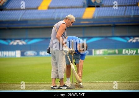 20/08/2013., Kroatien/Maksimir, Zagreb - Arbeiten zur Verschönerung des Stadions am Vorabend der vierten Qualifikationsrunde der Champions League, zwischen GNK Dinamo und FK Austria Wien. Foto: Daniel Kasap/PIXSELL Stockfoto