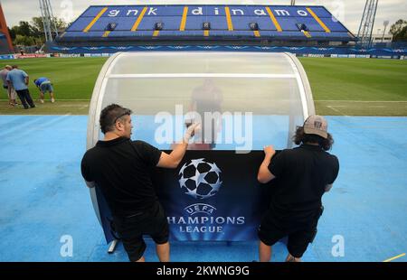 20/08/2013., Kroatien/Maksimir, Zagreb - Arbeiten zur Verschönerung des Stadions am Vorabend der vierten Qualifikationsrunde der Champions League, zwischen GNK Dinamo und FK Austria Wien. Foto: Daniel Kasap/PIXSELL Stockfoto