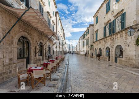 02.12.2013., Dubrovnik, Kroatien - die Altstadt ist eingeschlafen, fast alle Restaurants sind geschlossen, Bars sind leer und fast keine Touristen. Foto: Grgo Jelavic/PIXSELL Stockfoto