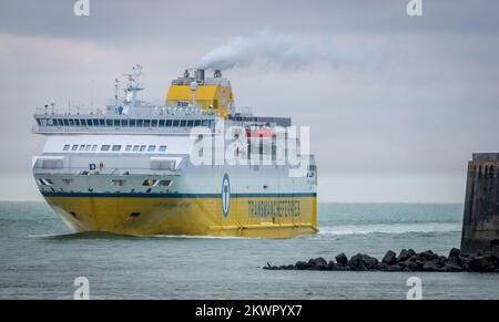 30.. November 2022, Newhaven, East Sussex, Großbritannien. Ankunft der Fähre und spätere Abfahrt vom südlichen britischen Hafen Newhaven. Stockfoto