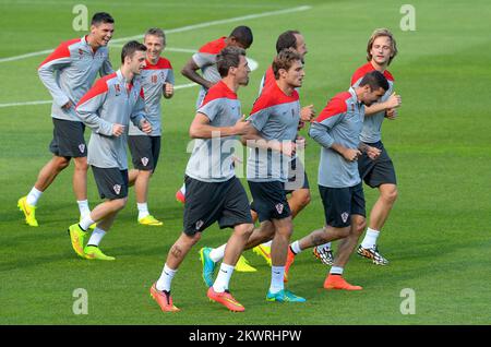 Nikica Jelavic beim letzten Training der kroatischen Fußballmannschaft im Maksimir Stadion vor dem Flug nach Brasilien zur FIFA-Weltmeisterschaft. Foto: Marko Lukunic/PIXSELL Stockfoto