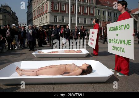 20.03.2015., Zagreb, Kroatien - Animal Friends aufgetreten auf dem Platz Ban Josip Jelacic anlässlich des Welttags ohne Fleisch. Stockfoto