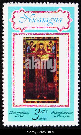 MOSKAU, RUSSLAND - 29. OKTOBER 2022: Poststempel in Nicaragua zeigt St. Franziskus von Assisi (1181-1226), italienischer katholischer Mönch, Kanonisierung von Stockfoto