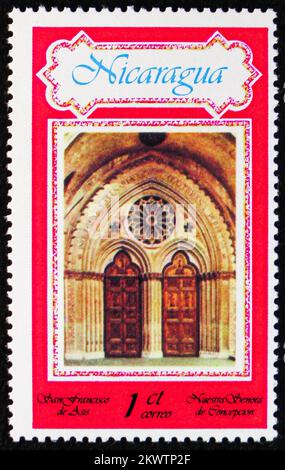 MOSKAU, RUSSLAND - 29. OKTOBER 2022: Poststempel in Nicaragua zeigt St. Franziskus von Assisi (1181-1226), italienischer katholischer Mönch, Kanonisierung von Stockfoto