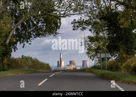 Blick auf West Burton Power Station, Nottinghamshire, fossile Brennstoffe für die Fusion Stockfoto