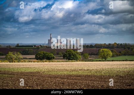 Blick auf West Burton Power Station, Nottinghamshire, fossile Brennstoffe für die Fusion Stockfoto