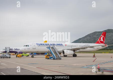 10.05.2016., Kroatien, Flughafen Dubrovnik, Konavle - Turkish Airlines, eine der am schnellsten wachsenden Fluggesellschaften der Welt, die zum fünften Mal in Folge als beste Fluggesellschaft Europas gewählt wird, verbindet Istanbul und Dubrovnik ab heute direkt. Die Eröffnung der neuen, 285. Flugziele der Welt von Turkish Airlines fand heute Morgen auf dem Flughafen in Dubrovnik statt, mit der ersten Landung eines Flugzeugs aus Istanbul. Stockfoto