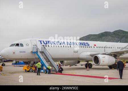 10.05.2016., Kroatien, Flughafen Dubrovnik, Konavle - Turkish Airlines, eine der am schnellsten wachsenden Fluggesellschaften der Welt, die zum fünften Mal in Folge als beste Fluggesellschaft Europas gewählt wird, verbindet Istanbul und Dubrovnik ab heute direkt. Die Eröffnung der neuen, 285. Flugziele der Welt von Turkish Airlines fand heute Morgen auf dem Flughafen in Dubrovnik statt, mit der ersten Landung eines Flugzeugs aus Istanbul. Stockfoto