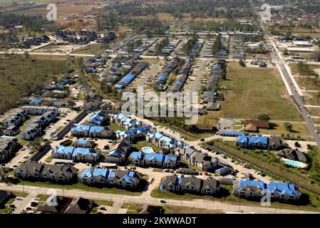 Hurricane Rita, Lake Charles, LA 18. Januar 2006 - Luftaufnahme der blauen Dächer im Südwesten Louisianas. Fotos zu Katastrophen- und Notfallmanagementprogrammen, Aktivitäten und Beamten Stockfoto