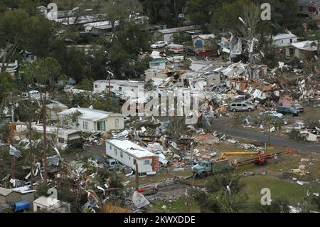 Severe Storms and Tornadoes, Lake County, Florida, 3. Februar 2007 dieser Industriepark wurde durch die Tornados, die gestern Nacht in Central Florida eintrafen, schwer beschädigt. Die FEMA hat mit ihrer ersten Reaktion auf das Katastrophengebiet begonnen. Mark Wolfe/FEMA.. Fotos zu Katastrophen- und Notfallmanagementprogrammen, Aktivitäten und Beamten Stockfoto