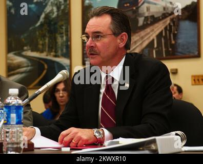 Washington, DC, 9. März 2007 R. David Paulison, Direktor der FEMA, tritt im Rahmen des FEMA-Haushalts 2008 in einem Unterausschuss für Haushaltsmittel des Hauses für innere Sicherheit auf. .. Fotos zu Katastrophen- und Notfallmanagementprogrammen, Aktivitäten und Beamten Stockfoto