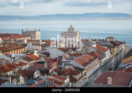 Luftaufnahme von Lissabon mit Rua Augusta Arch und Tejo River (Rio Tejo) - Lissabon, Portugal Stockfoto