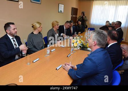 03.03.2017., Kroatien, Kutjevo - Treffen des Präsidenten der Republik Kroatien Kolinda Grabar-Kitarovic mit Bürgern und Führern der Stadt Kutjevo, Und der Besuch des Präsidenten und der Leiter diplomatischer Missionen und internationaler Organisationen, die in der Republik Kroatien akkreditiert sind, bei der Weinkellerei Kutjevo Inc. Im Rahmen des Projekts Feel Croatia. Foto: Ivica Galovic/PIXSELL Stockfoto