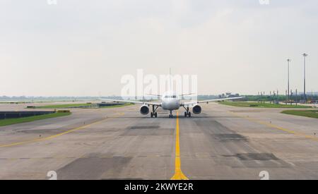 Startbereite Düsenflugzeuge am Suvarnabhumi Airport in Bangkok Stockfoto