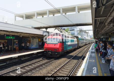 HONGKONG - 17. APRIL 2015: Mass Transit Railway Station. MTR ist das Eisenbahnsystem für den schnellen Transit in Hongkong. Es ist eine der profitabelsten Stockfoto