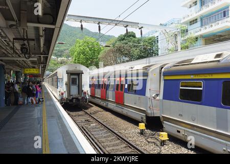 HONGKONG - 17. APRIL 2015: Mass Transit Railway Station. MTR ist das Eisenbahnsystem für den schnellen Transit in Hongkong. Es ist eine der profitabelsten Stockfoto