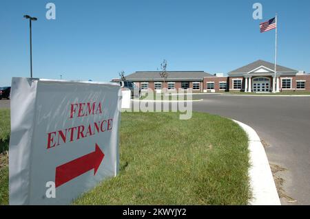 Schwere Stürme, Überschwemmungen und Tornados, Ottawa, Ohio, 1. September 2007 Folgen Sie der Beschilderung zum FEMA Disaster Recovery Center (DRC) in Ottawa, Ohio. DRCs werden geöffnet, um Bewohnern einen Platz zu geben, um Fragen zum FEMA-Wiederherstellungsprozess zu stellen. Mark Wolfe/FEMA.. Fotos zu Katastrophen- und Notfallmanagementprogrammen, Aktivitäten und Beamten Stockfoto