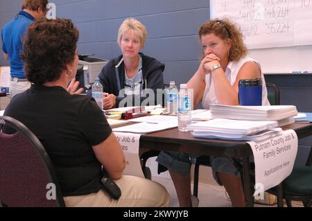 Schwere Stürme, Überschwemmungen und Tornados, Ottawa, Ohio, 1. September 2007 Informationen von lokalen Serviceorganisationen sind auch im Ottawa Disaster Recovery Center (DRC) verfügbar. DRCs werden geöffnet, um Bewohnern einen Platz zu geben, um Fragen zum FEMA-Wiederherstellungsprozess zu stellen. Mark Wolfe/FEMA.. Fotos zu Katastrophen- und Notfallmanagementprogrammen, Aktivitäten und Beamten Stockfoto