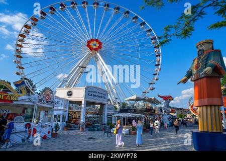 Blick auf den Wiener Prater von oben. Berühmter Ort und touristischer Hotspot in der Hauptstadt Österreich. Der Prater ist ein großer öffentlicher Park i Stockfoto