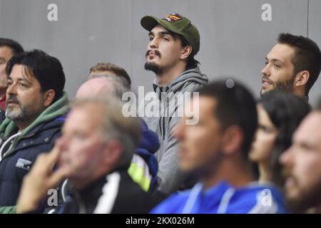 19.04.2017., Baldekin Hall, Sibenik, Kroatien - Dario Saric, ein kroatischer Profi-Basketballspieler für die Philadelphia 76ers der National Basketball Association und kroatischer Nationalmannschaftsspieler, sehen Sie sich das Spiel zwischen BC Sibenik und BC Cibona an. Foto: Hrvoje Jelavic/PIXSELL Stockfoto