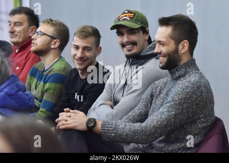 19.04.2017., Baldekin Hall, Sibenik, Kroatien - Dario Saric, ein kroatischer Profi-Basketballspieler für die Philadelphia 76ers der National Basketball Association und kroatischer Nationalmannschaftsspieler, sehen Sie sich das Spiel zwischen BC Sibenik und BC Cibona an. Foto: Hrvoje Jelavic/PIXSELL Stockfoto