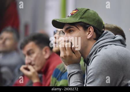 19.04.2017., Baldekin Hall, Sibenik, Kroatien - Dario Saric, ein kroatischer Profi-Basketballspieler für die Philadelphia 76ers der National Basketball Association und kroatischer Nationalmannschaftsspieler, sehen Sie sich das Spiel zwischen BC Sibenik und BC Cibona an. Foto: Hrvoje Jelavic/PIXSELL Stockfoto