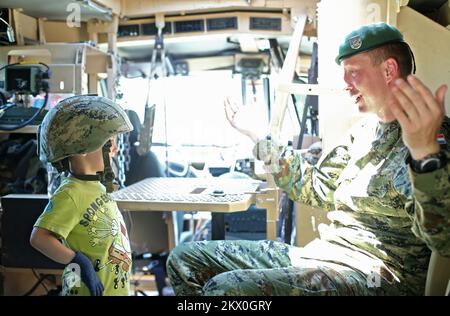 28.05.2017., Zagreb, Kroatien - Festprogramm anlässlich des 26.. Jahrestages der Bildung der kroatischen Streitkräfte, Tag der kroatischen Streitkräfte und der kroatischen Armee findet am Jarunsee statt. Foto: Sanjin Strukic/PIXSELL Stockfoto