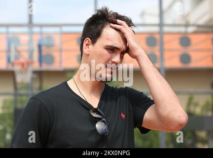 07.06.2017., Kroatien, Sibenik - Basketballspieler des NBA-Teams die Philadelphia 76ers Dario Saric gedenken dem 24.. Jahrestag des tragischen Todes von Drazen Petrovic. Foto: Dusko Jaramaz/PIXSELL Stockfoto